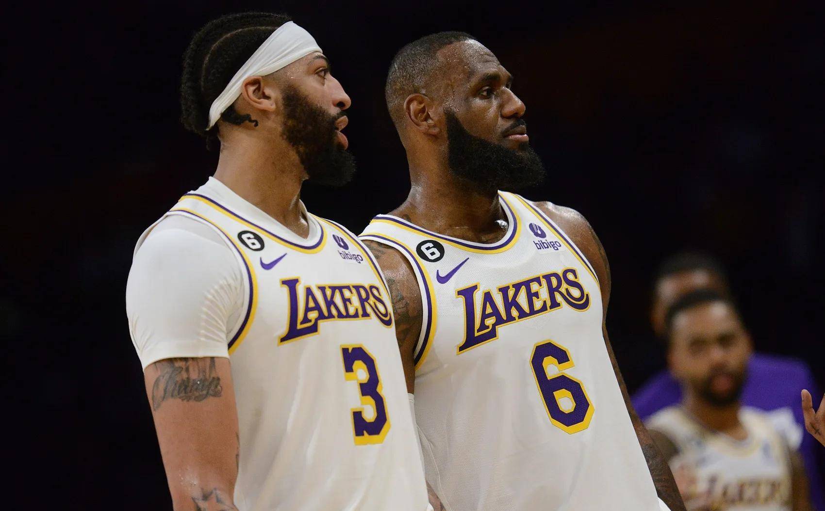 测形成鲜明 测形成鲜明